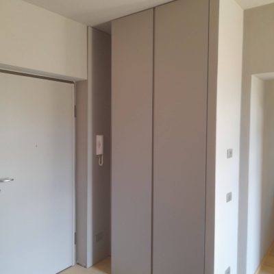 Armadio su misura in nicchia ingresso