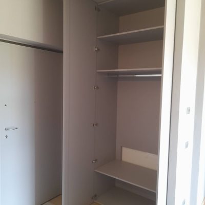 Armadio su misura in nicchia ingresso interno