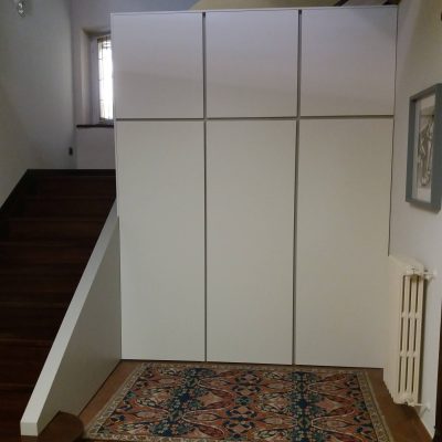 Armadio su misura ingresso-vano scala