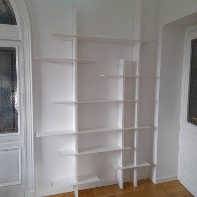 Libreria laccata a giorno